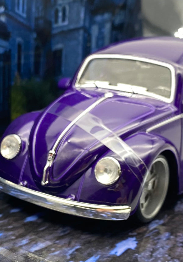 Collectables Wednesday (TV): 1:24 VW Beetle - Close Up